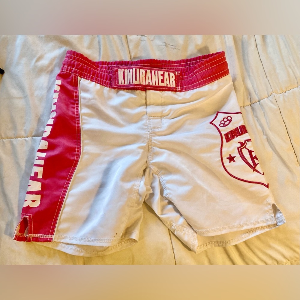 Kimurawear Girls/women’s boxing/MMA shorts. Velcro & tie. Size 2-4.
